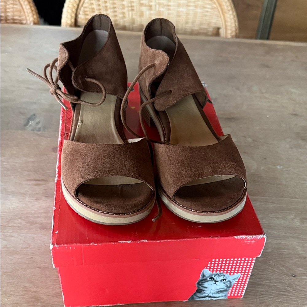 BC Footwear Brown Suede Open-Toe Lace-Up Sandals